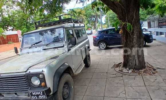 Comprar Usado Land Rover Defender Prata Carro em Maputo em Maputo Comprar Usado Land Rover Defender Prata Carro em Maputo em Maputo