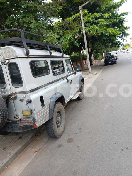 Big with watermark land rover defender maputo maputo 32990