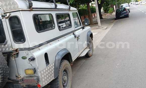 Comprar Usado Land Rover Defender Prata Carro em Maputo em Maputo Comprar Usado Land Rover Defender Prata Carro em Maputo em Maputo