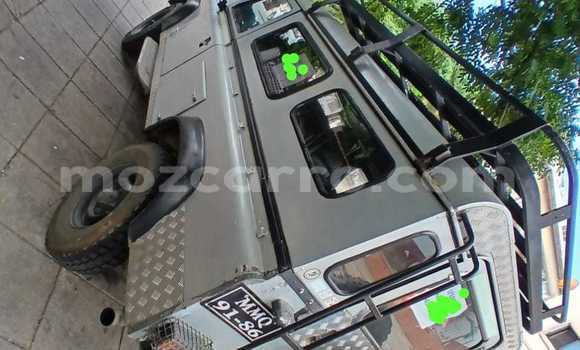 Comprar Usado Land Rover Defender Prata Carro em Maputo em Maputo Comprar Usado Land Rover Defender Prata Carro em Maputo em Maputo