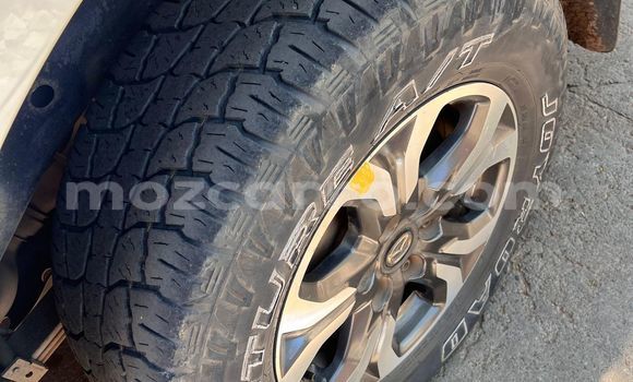 Comprar Usado Mazda BT-50 Branco Carro em Maputo em Maputo Comprar Usado Mazda BT-50 Branco Carro em Maputo em Maputo