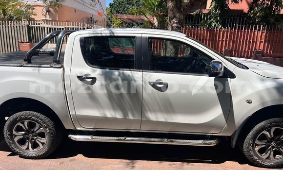 Comprar Usado Mazda BT-50 Branco Carro em Maputo em Maputo Comprar Usado Mazda BT-50 Branco Carro em Maputo em Maputo