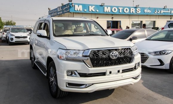 Comprar Importar Toyota Land Cruiser Branco Carro em Import - Dubai em Cabo Delgado Comprar Importar Toyota Land Cruiser Branco Carro em Import - Dubai em Cabo Delgado