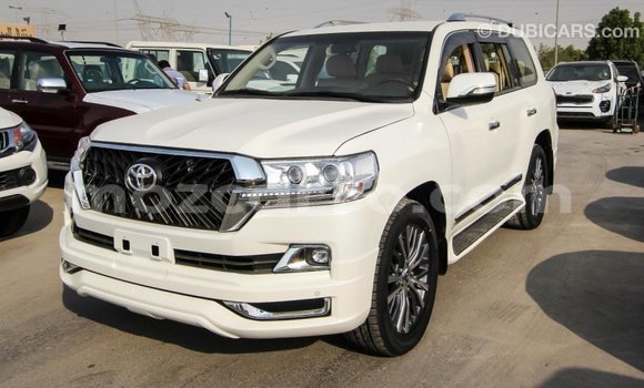 Comprar Importar Toyota Land Cruiser Branco Carro em Import - Dubai em Cabo Delgado Comprar Importar Toyota Land Cruiser Branco Carro em Import - Dubai em Cabo Delgado