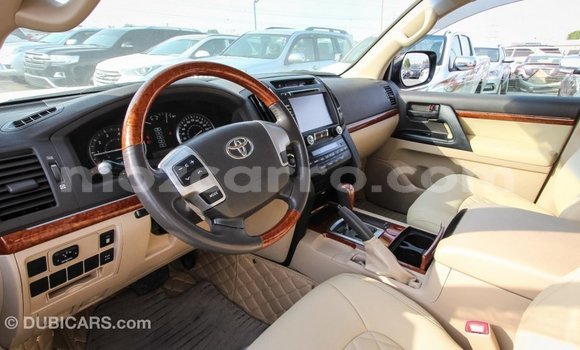 Comprar Importar Toyota Land Cruiser Branco Carro em Import - Dubai em Cabo Delgado Comprar Importar Toyota Land Cruiser Branco Carro em Import - Dubai em Cabo Delgado