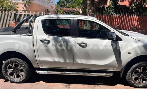 Comprar Usado Mazda BT-50 Branco Carro em Maputo em Maputo Comprar Usado Mazda BT-50 Branco Carro em Maputo em Maputo