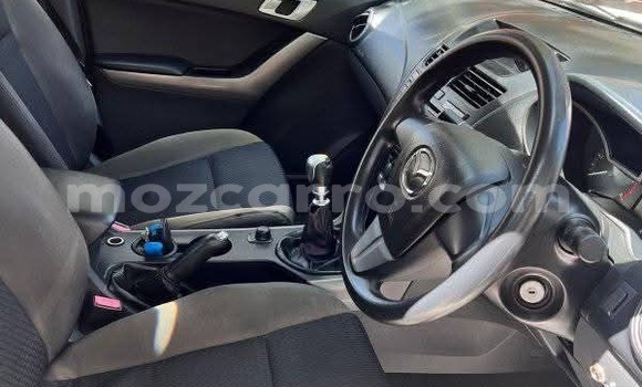 Comprar Usado Mazda BT-50 Branco Carro em Maputo em Maputo Comprar Usado Mazda BT-50 Branco Carro em Maputo em Maputo