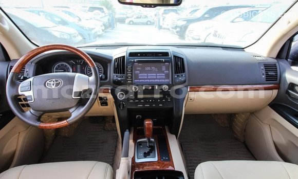 Comprar Importar Toyota Land Cruiser Branco Carro em Import - Dubai em Cabo Delgado Comprar Importar Toyota Land Cruiser Branco Carro em Import - Dubai em Cabo Delgado