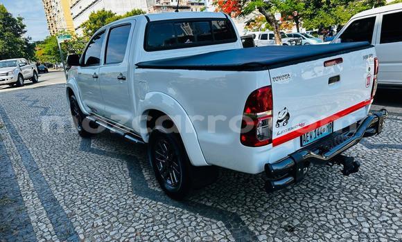Nunua Ilio tumika Toyota Hilux Nyeupe Gari ndani ya Maputo nchini Maputo Nunua Ilio tumika Toyota Hilux Nyeupe Gari ndani ya Maputo nchini Maputo