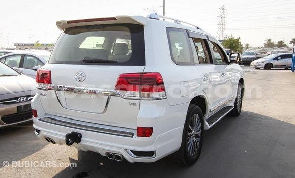 Comprar Importar Toyota Land Cruiser Branco Carro em Import - Dubai em Cabo Delgado Comprar Importar Toyota Land Cruiser Branco Carro em Import - Dubai em Cabo Delgado