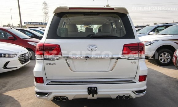 Comprar Importar Toyota Land Cruiser Branco Carro em Import - Dubai em Cabo Delgado Comprar Importar Toyota Land Cruiser Branco Carro em Import - Dubai em Cabo Delgado
