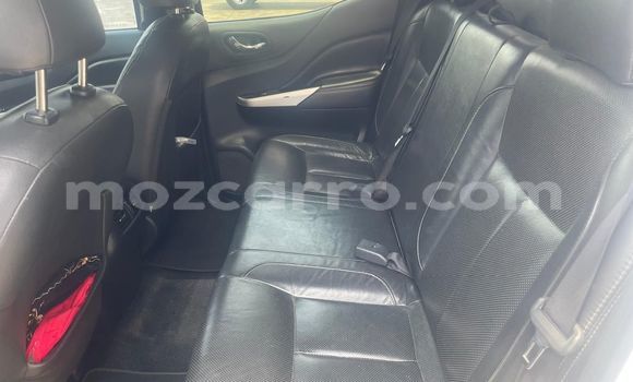 Comprar Novo Nissan Navara Branco Carro em Maputo em Maputo Comprar Novo Nissan Navara Branco Carro em Maputo em Maputo