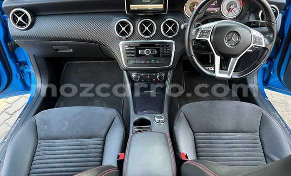 Comprar Novo Mercedes-Benz C-Classe Azul Carro em Maputo em Maputo Comprar Novo Mercedes-Benz C-Classe Azul Carro em Maputo em Maputo