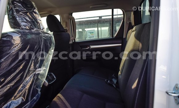 Comprar Importar Toyota Hilux Branco Carro em Import - Dubai em Cabo Delgado Comprar Importar Toyota Hilux Branco Carro em Import - Dubai em Cabo Delgado
