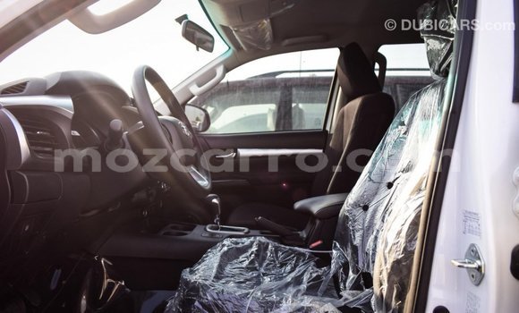 Comprar Importar Toyota Hilux Branco Carro em Import - Dubai em Cabo Delgado Comprar Importar Toyota Hilux Branco Carro em Import - Dubai em Cabo Delgado