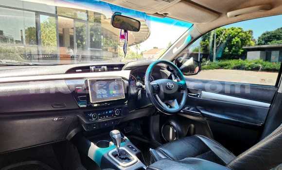 Comprar Usado Toyota Hiluxe Revo Branco Carro em Maputo em Maputo Comprar Usado Toyota Hiluxe Revo Branco Carro em Maputo em Maputo