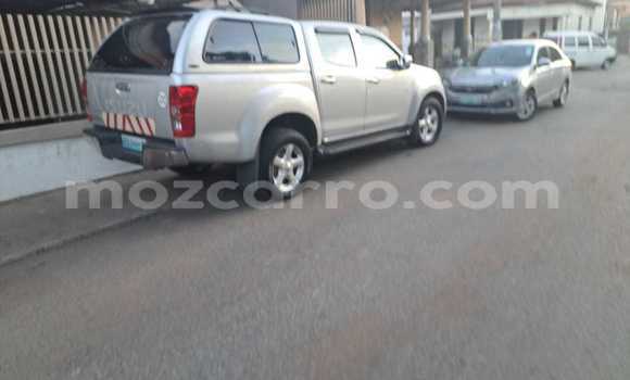 Comprar Usado Isuzu KB Preto Carro em Maputo em Maputo Comprar Usado Isuzu KB Preto Carro em Maputo em Maputo