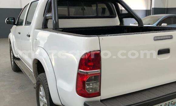 Nunua Ilio tumika Toyota Hilux Nyeupe Gari ndani ya Maputo nchini Maputo Nunua Ilio tumika Toyota Hilux Nyeupe Gari ndani ya Maputo nchini Maputo