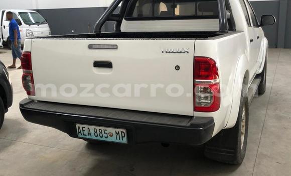 Nunua Ilio tumika Toyota Hilux Nyeupe Gari ndani ya Maputo nchini Maputo Nunua Ilio tumika Toyota Hilux Nyeupe Gari ndani ya Maputo nchini Maputo