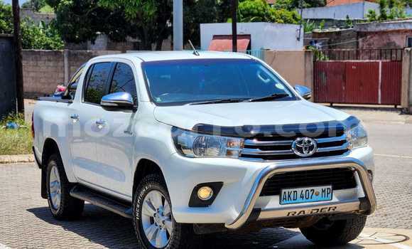Tenga Tsaru Toyota Hilux Chena Mota in Maputo in Maputo