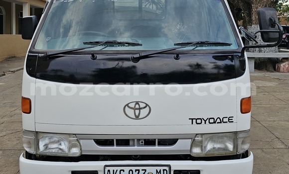 Buy Used Toyota Hiace White Car in Maputo in Maputo