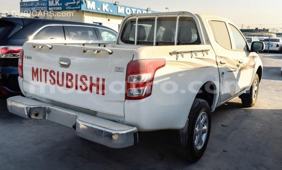 Comprar Importar Mitsubishi L200 Branco Carro em Import - Dubai em Cabo Delgado Comprar Importar Mitsubishi L200 Branco Carro em Import - Dubai em Cabo Delgado