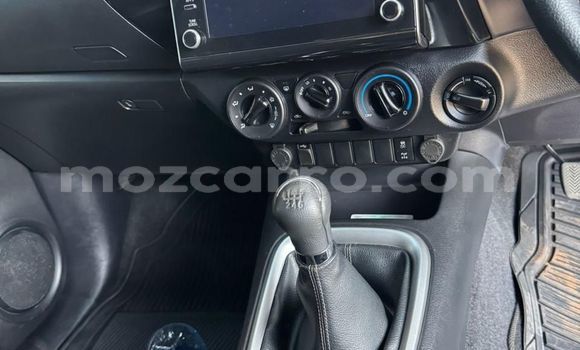 Nunua Ilio tumika Toyota Hilux Nyeupe Gari ndani ya Maputo nchini Maputo Nunua Ilio tumika Toyota Hilux Nyeupe Gari ndani ya Maputo nchini Maputo