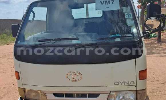 Comprar Usado Toyota Dyna Branco Caminhão em Maputo em Maputo