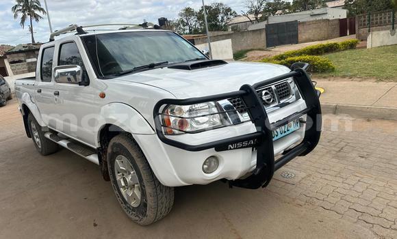 Comprar Usado Nissan Hardbody Branco Carro em Maputo em Maputo Comprar Usado Nissan Hardbody Branco Carro em Maputo em Maputo
