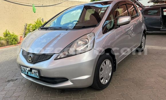 Nunua Ilio tumika Toyota Vellfire Nyeupe Gari ndani ya Maputo nchini Maputo Nunua Ilio tumika Toyota Vellfire Nyeupe Gari ndani ya Maputo nchini Maputo