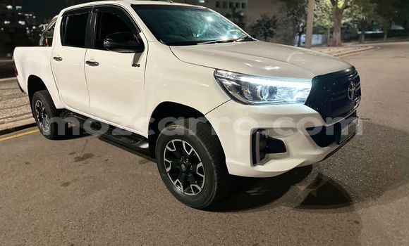 Comprar Usado Toyota Hilux Branco Carro em Maputo em Maputo