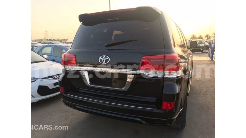 Big with watermark toyota land cruiser cabo delgado import dubai 5640