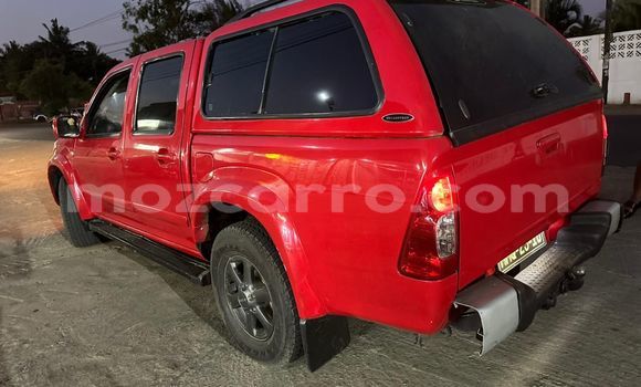 Buy Used Isuzu KB Red Car in Maputo in Maputo