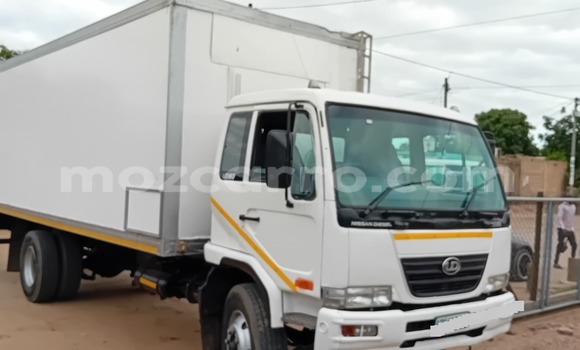 Comprar Usado Nissan UD Branco Caminhão em Maputo em Maputo Comprar Usado Nissan UD Branco Caminhão em Maputo em Maputo