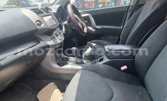 Nunua Ilio tumika Toyota RAV4 Nyeusi Gari ndani ya Maputo nchini Maputo Nunua Ilio tumika Toyota RAV4 Nyeusi Gari ndani ya Maputo nchini Maputo