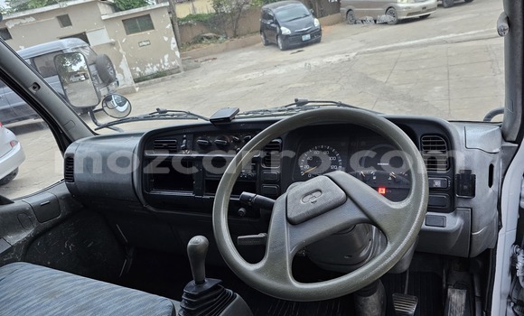 Buy Used Mitsubishi Carisma White Car in Maputo in Maputo Buy Used Mitsubishi Carisma White Car in Maputo in Maputo