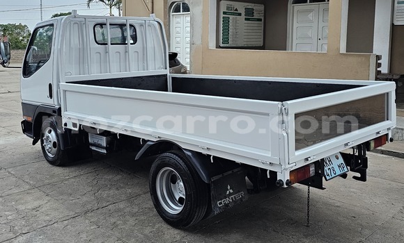 Buy Used Mitsubishi Carisma White Car in Maputo in Maputo Buy Used Mitsubishi Carisma White Car in Maputo in Maputo