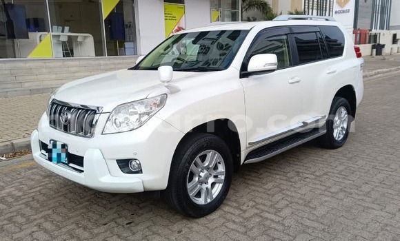 Nunua Mpya Toyota Land Cruiser Prado Nyeupe Gari ndani ya Maputo nchini Maputo