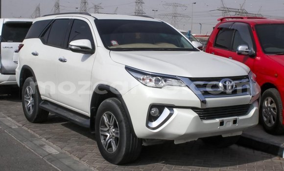 Nunua Imported Toyota Fortuner Nyeupe Gari ndani ya Import - Dubai nchini Cabo Delgado Nunua Imported Toyota Fortuner Nyeupe Gari ndani ya Import - Dubai nchini Cabo Delgado