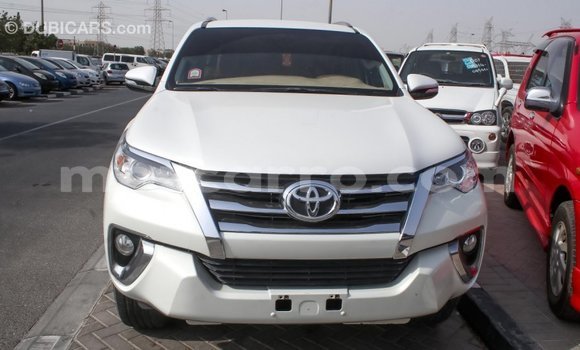 Nunua Imported Toyota Fortuner Nyeupe Gari ndani ya Import - Dubai nchini Cabo Delgado Nunua Imported Toyota Fortuner Nyeupe Gari ndani ya Import - Dubai nchini Cabo Delgado