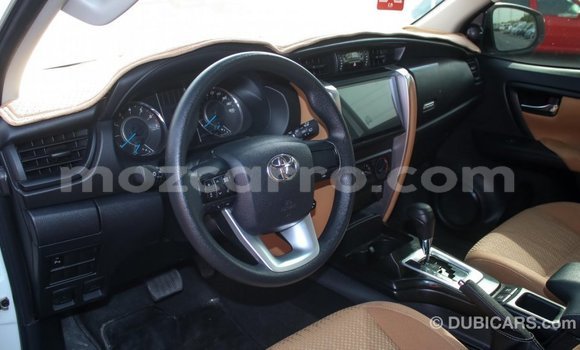 Nunua Imported Toyota Fortuner Nyeupe Gari ndani ya Import - Dubai nchini Cabo Delgado Nunua Imported Toyota Fortuner Nyeupe Gari ndani ya Import - Dubai nchini Cabo Delgado
