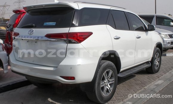 Nunua Imported Toyota Fortuner Nyeupe Gari ndani ya Import - Dubai nchini Cabo Delgado Nunua Imported Toyota Fortuner Nyeupe Gari ndani ya Import - Dubai nchini Cabo Delgado