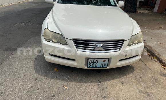 Nunua Ilio tumika Toyota Mark X Nyeupe Gari ndani ya Maputo nchini Maputo