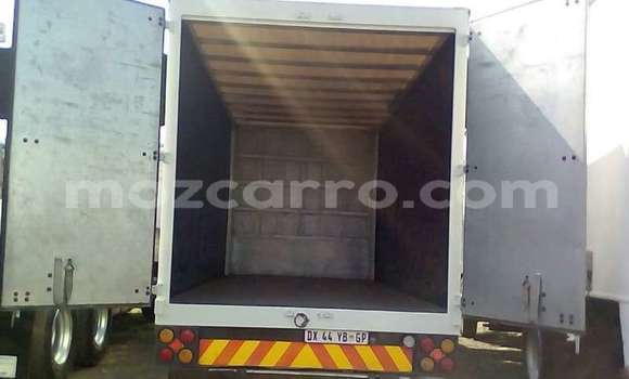 Comprar Usado Nissan UD Branco Caminhão em Maputo em Maputo Comprar Usado Nissan UD Branco Caminhão em Maputo em Maputo