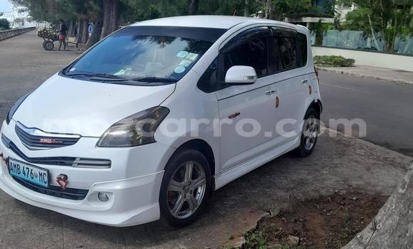 Comprar Usado Toyota Vitz Branco Carro em Maputo em Maputo