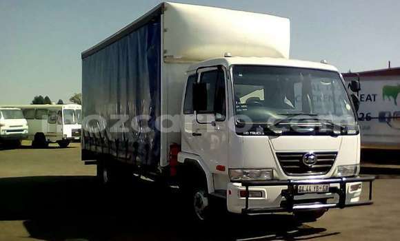 Comprar Usado Nissan UD Branco Caminhão em Maputo em Maputo Comprar Usado Nissan UD Branco Caminhão em Maputo em Maputo