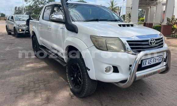Comprar Usado Toyota Hilux Branco Carro em Maputo em Maputo