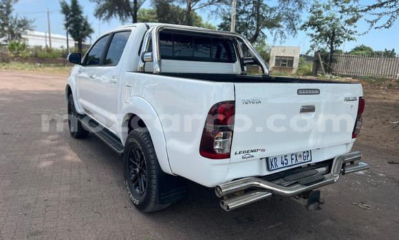 Nunua Ilio tumika Toyota Hilux Nyeupe Gari ndani ya Maputo nchini Maputo Nunua Ilio tumika Toyota Hilux Nyeupe Gari ndani ya Maputo nchini Maputo
