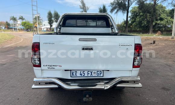 Nunua Ilio tumika Toyota Hilux Nyeupe Gari ndani ya Maputo nchini Maputo Nunua Ilio tumika Toyota Hilux Nyeupe Gari ndani ya Maputo nchini Maputo