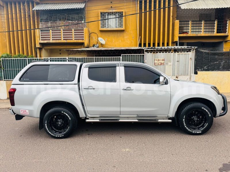 Big with watermark isuzu d max maputo maputo 33223